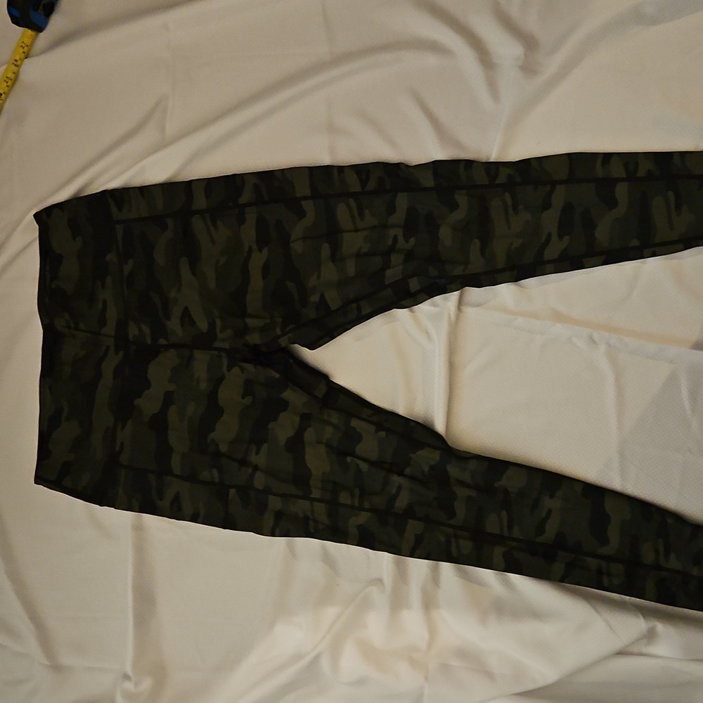 Grrrl camo leggings